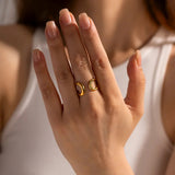 Jackie Twist Ring i Guld
